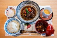 茶碗蒸し・赤出汁・温泉卵・お新香付き