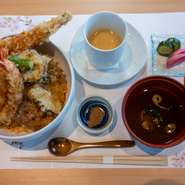 茶碗蒸し・赤出汁・お新香付き