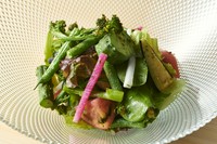 15人目のお野菜をオリジナルドレッシングで
お召し上がりください。
フルサイズ1800円
ハーフサイズ1000円