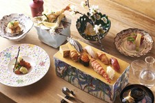 通常11,000円のコースを特別価格8,800円でご提供致します。旬な食材を贅沢に使った懐石お楽しみください。
