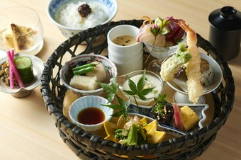 一つのお膳の中に色々なお料理がり、季節感を感じていただけること間違いなしです。