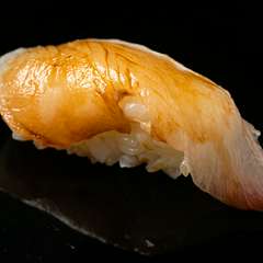 市場直接の旬魚をはじめとした厳選食材たち