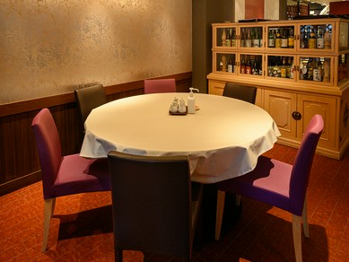 プライベート感覚で過ごせる、4名から20名までの個室も完備。