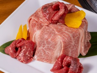 焼肉店ならではのサプライズな一皿『肉ケーキ』