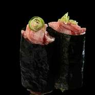 人気の肉ずしもご用意あります。