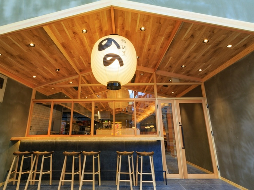 和風の外観が目にとまります。