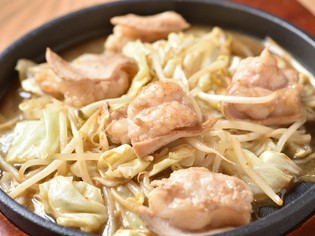 専門店から仕入れる精肉と、自家栽培している野菜