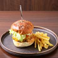 チェダーチーズをたっぷり使用したハンバーガー。