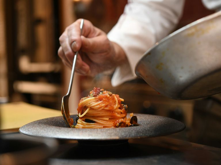 一品ずつ丁寧に仕上げるのもシェフのこだわり