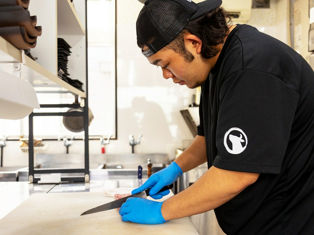 元気なあいさつで出迎えてくれる、活気のある雰囲気