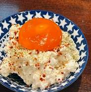 刻んだ奈良漬けを混ぜ込んだ、大人の奈良漬けのポテトサラダに奈良漬けの卵黄が乗りました。
乗せないのも400円で選択できます。