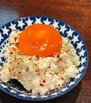 刻んだ奈良漬けを混ぜ込んだ、大人の奈良漬けのポテトサラダに奈良漬けの卵黄が乗りました。
乗せないのも400円で選択できます。