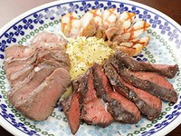 牛肉だけじゃない！鹿や猪などのジビエをご提供！色んなお肉をとことんお楽しみください！