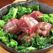 肉料理は自家製にこだわり、牛肉やジビエ、自家製のベーコンなどは低温調理でじっくりと丁寧に火入れしています。なめらかでしっとりした食感と凝縮感のある旨みは、選び抜いた素材を使用しているからこそ。