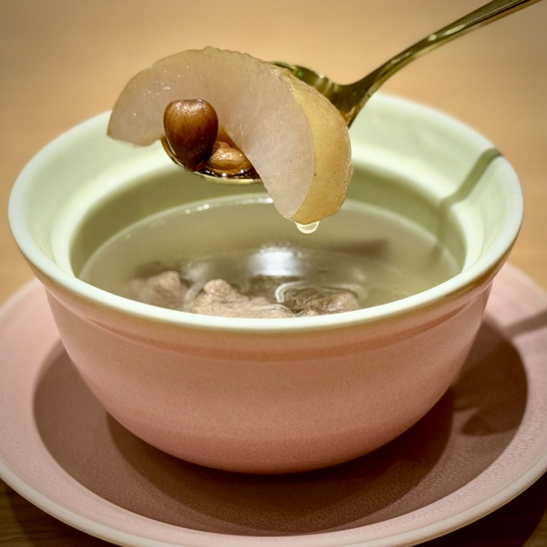 秋限定：梨·南杏仁·北杏仁·豚すね肉煮込む広東式季節ス一プ