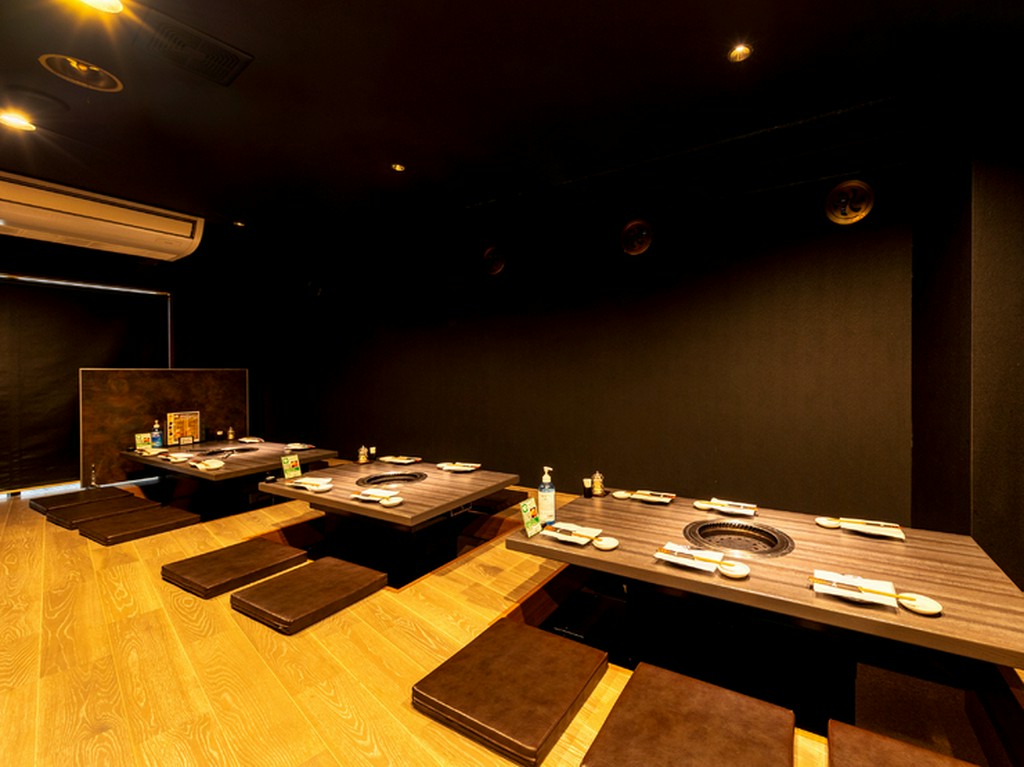 ゆったりとした掘りごたつ席は、接待に最適