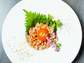 シャトーブリアンを贅沢に使用『ブランド豚フィレ　シャトーブリアンユッケ』