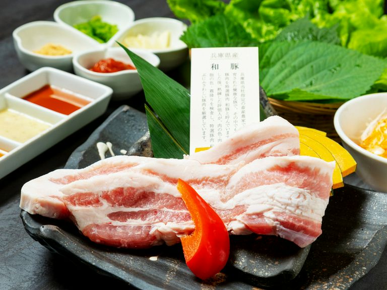 肉の色、身の締り、脂の質、霜降り具合を厳選『兵庫県産 和豚』