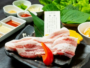 肉の色、身の締り、脂の質、霜降り具合を厳選『兵庫県産　和豚』