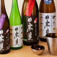  寿しの美味しさを引き立てる、上質な日本酒。大将こだわりの、魚に一番合うお酒『日高見各種』