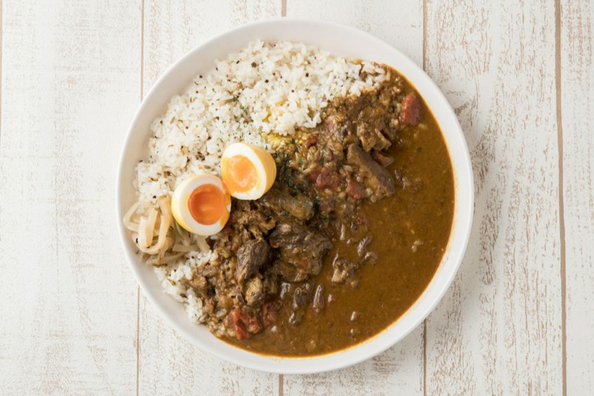 土日祝も元気に営業！　お休みの日のカレーデートの一軒に
