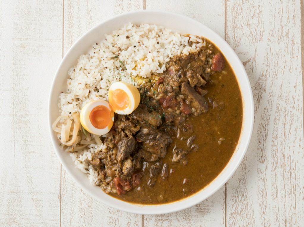 土日祝も元気に営業！　お休みの日のカレーデートの一軒に