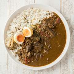 土日祝も元気に営業！　お休みの日のカレーデートの一軒に