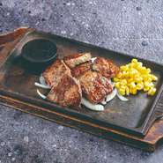 生ソーセージはもちろん、牛サガリステーキやハンバーグ、チキングリルなどお肉料理もご用意！お肉料理も多数含まれたパーティーコースなどシーンに合わせてご利用頂けます！