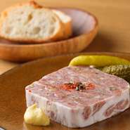 フランスの食卓に欠かせないシャルキュトリ『田舎風パテ』