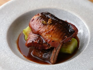 岩手県・大船渡漁港直送。四季折々の魚介を趣向を凝らした一皿に