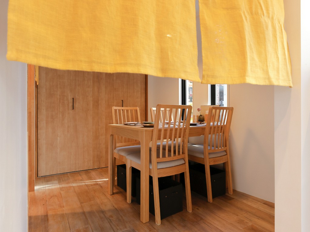 厨房横の半個室はプライベート感あふれるくつろぎの空間