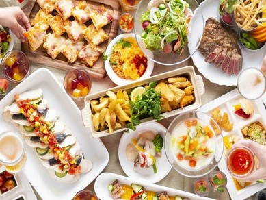 月替わりのメニューと自慢のステーキ。ご当地メニューも楽しんで