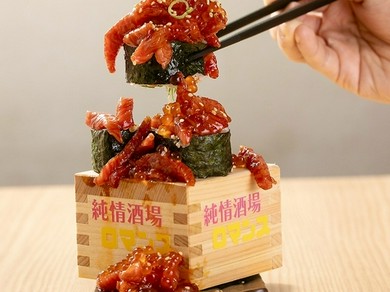 雪崩れユッケ肉寿司