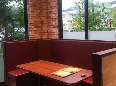 何気ない日常のワンシーンに溶け込み、自然体で憩える一軒