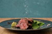 《おすすめ》黒毛和牛の赤身肉のステーキ