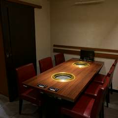 テーブル席、個室