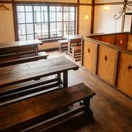 [2階]テーブル席(最大25名様まで) ※2階席はコースのみでのご利用に限る