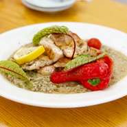 ・たたき風：1200円
・たれ焼き：1200円
・限定!! デュワセルソース：1300円
※写真は"デュワセルソース"&hearts;