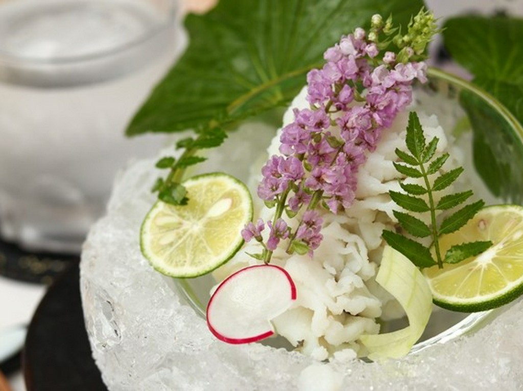 選りすぐりの素材で描かれる、月2回内容が変わるコース