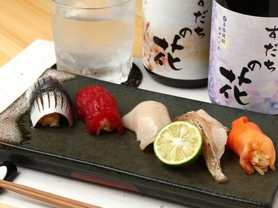 「純潔」な空間で、旬の味覚と旨い日本酒が集う大人のデート