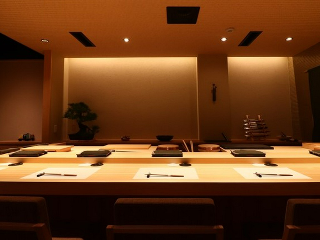 旬の魚介類と、野菜の旨みを最大限に引き出した料理を味わえる店