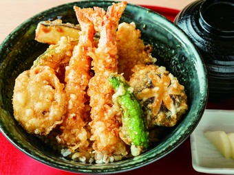 こめ油で揚げるからヘルシー。素材の旨みを堪能できる『上天丼』