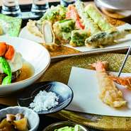 車海老をはじめ、すべて国産の食材を使った一番人気のコース。鱧や雲丹など、その時期ならではのグレードの高い一品料理も付いており、そのコストパフォーマンスの高さも魅力です。