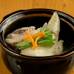 半日かけて煮込んでつくられる、出汁が自慢『特製水炊き』