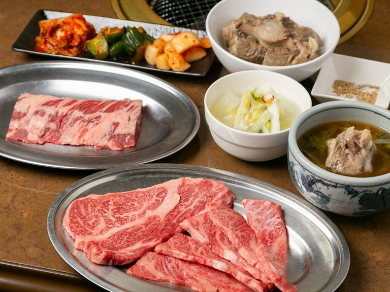 主要4メーカーが揃うビールほか、アルコールメニューも豊富