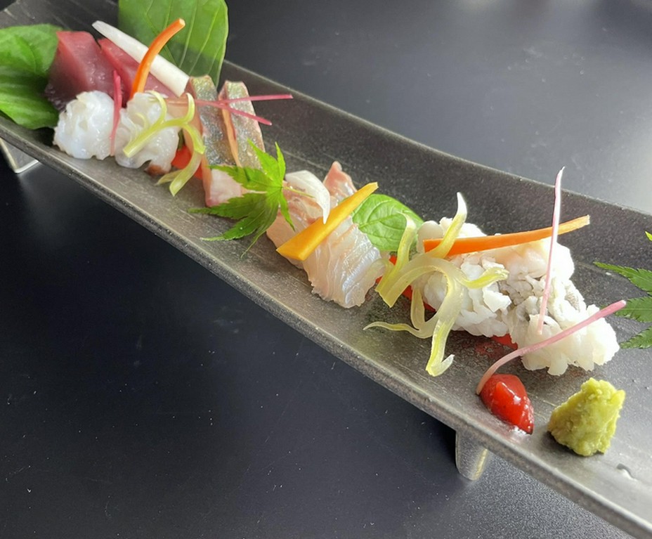 季節の“旬の魚介”を堪能する『おまかせ造り5種盛り』