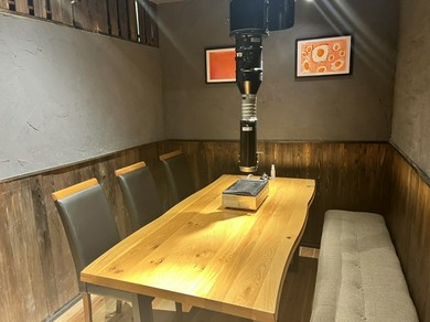 内装も全て手づくり。モダンかつアットホームな雰囲気も魅力