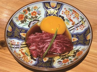 甘みのあるお肉を、さまざまな食べ方で堪能できる『極上サガリ』