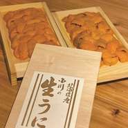 お肉だけでなく、食材全てにこだわっている【北新地　さわら木】。例えば「ウニ」は、昭和18年創業で、多くの料理人から支持されている【小川商店】のものを使用しています。