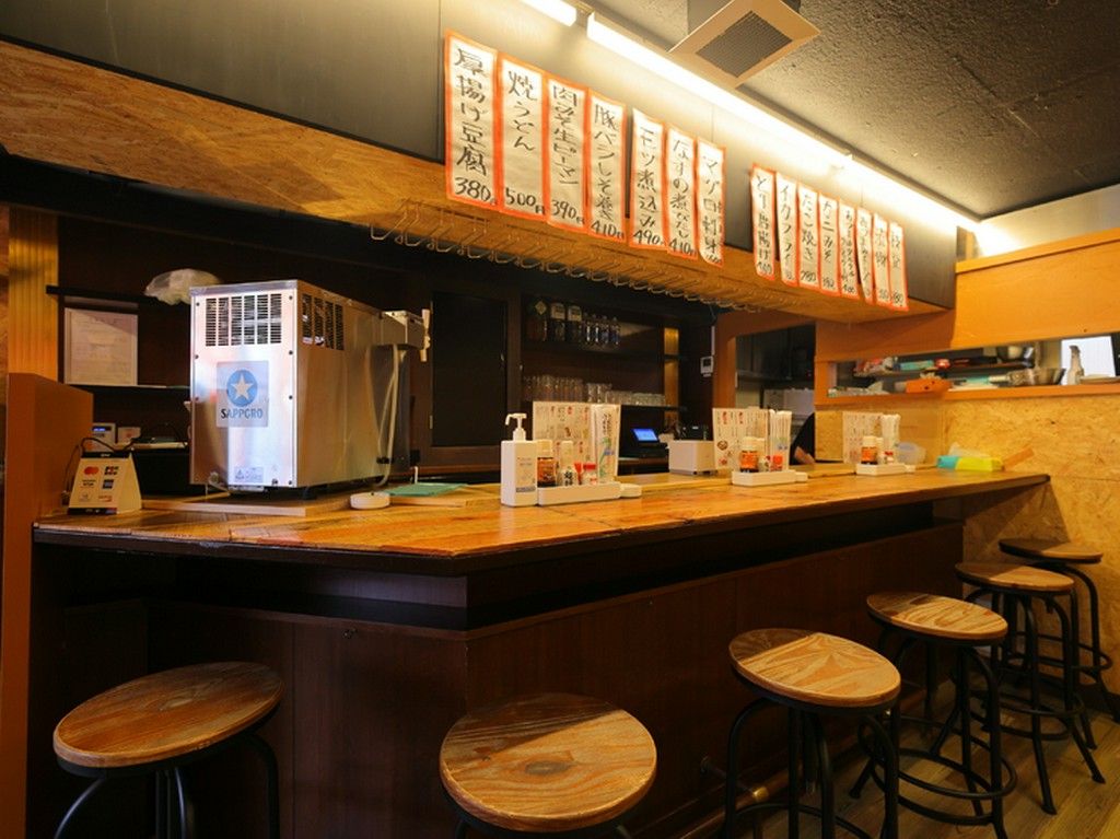 一日の終わりにゆったりと過ごせるカウンター席